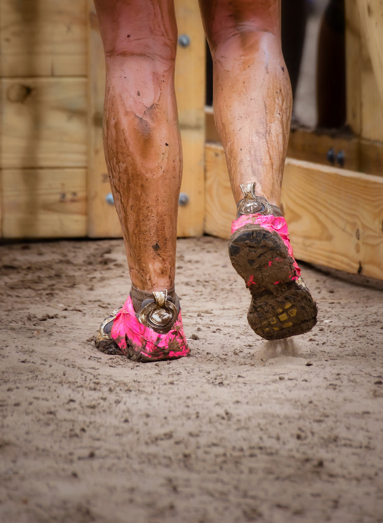 泥泞冲刺：泥地赛段中车手的极速较量的简单介绍