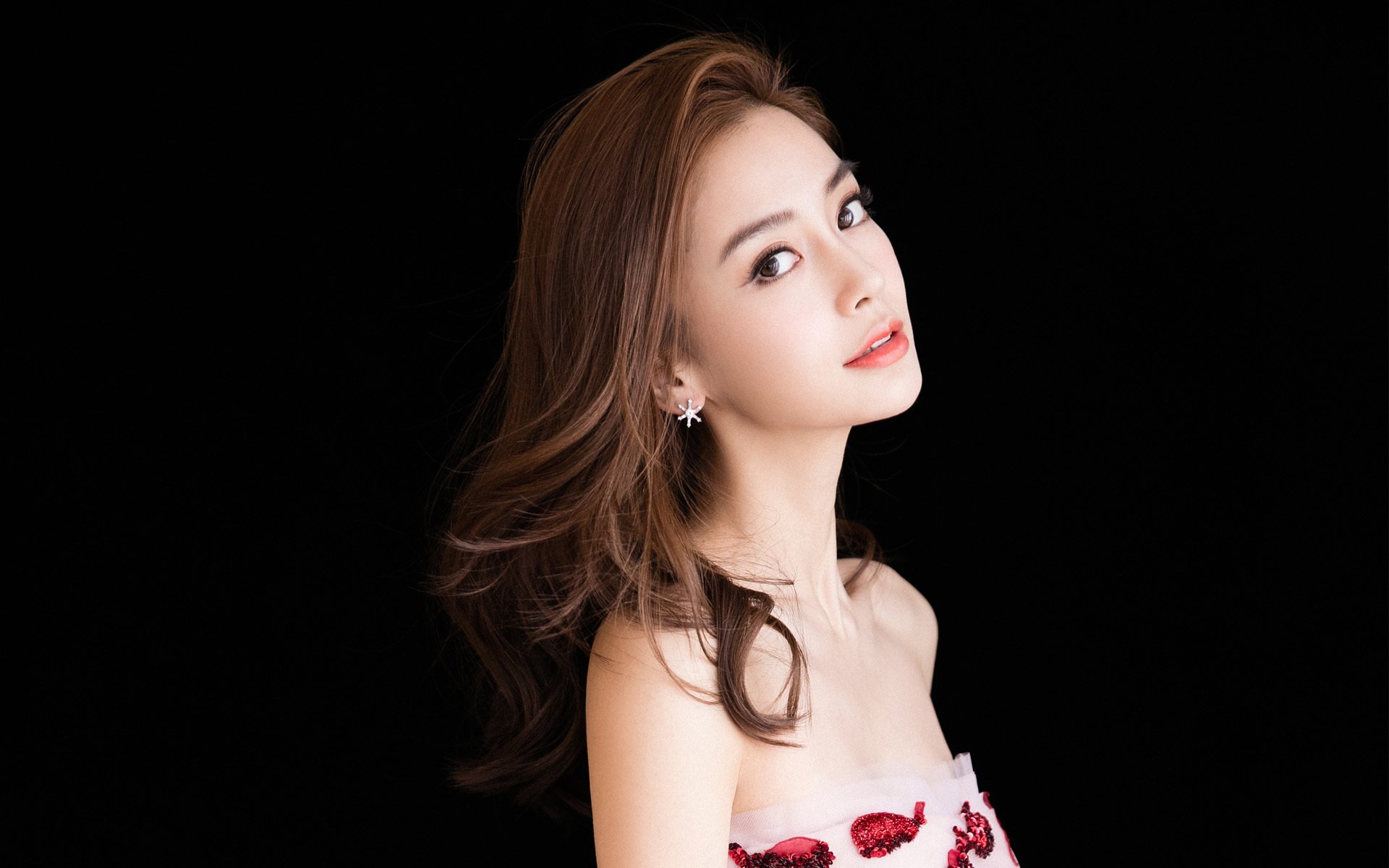 推出线上瑜伽课程,方便学员随时学习,线上瑜伽网课的优缺点