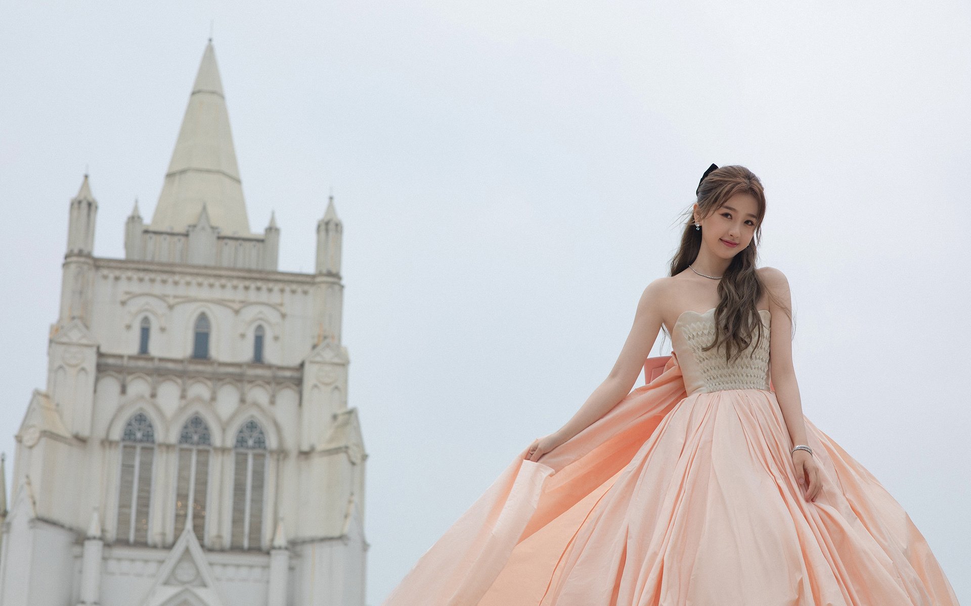 连续作战导致多名球员受伤医疗团队工作量陡增,球队连续两天客场作战